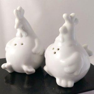 White Rooster Chicken Salt/Pepper Shakers small Country kitchen vtg